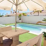 Cosy With Private Pool 别墅 *