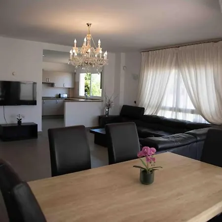 Cosy With Private Pool * פואנגירולה