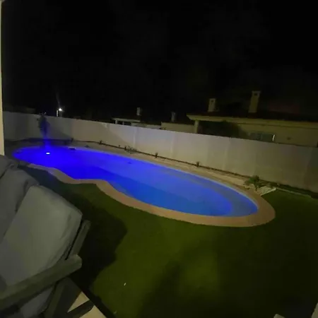Cosy With Private Pool * פואנגירולה