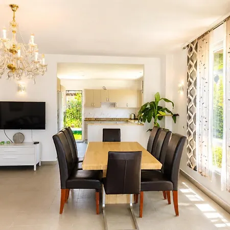 Cosy With Private Pool Villa