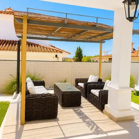 Cosy With Private Pool Villa *