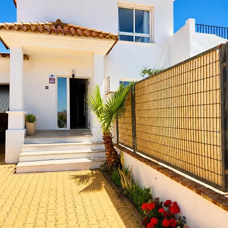Cosy With Private Pool Вилла *