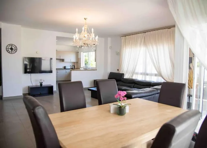 Cosy With Private Pool Вілла