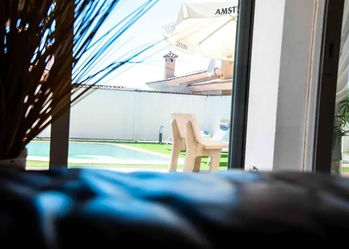 Вілла Cosy With Private Pool Фуенхірола