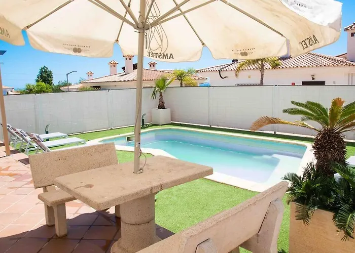 Cosy With Private Pool Вілла *